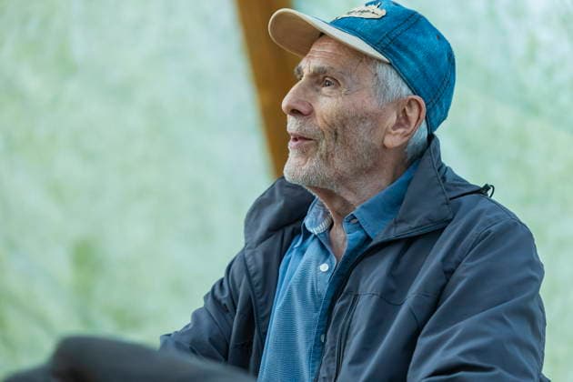 DEFA Schauspieler Gojko MitiÄ‡ im Karl May Museum Radebeul Die Rückkehr der Blackfoot-Frau: Namensweihe mit Gojko MitiÄ‡ im Karl May Museum Radebeul. Nach drei Jahren aufwändiger Restaurierung kehrt die beliebte Blackfoot-Frau nun am 22. August zurück in die Villa Bärenfett. Die Figur wurde auf den Namen Sitopanaki getauft, diesen Namen trug die Filmrolle der Frau welche die Partnerin von Mitic im Indianerfilm die Söhne der Großen Bärin trug. Radebeul Sachsen Deutschland *** DEFA Actor Gojko Mitic at the Karl May Museum in Radebeul: The Return of the Blackfoot Woman—A Naming Ceremony with Gojko Mitic at the Karl May Museum in Radebeul After three years of extensive restoration, the beloved Blackfoot woman is now returning to Villa