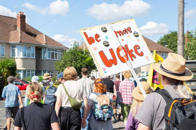 August 22, 2026, Gloucester, GB: GLOUCESTER, ENGLAND, AUGUST 22, 2026: An activist holds a sign reading Ã¢â‚¬oeRefugees WelcomeÃ¢â‚¬Â while walking through a residential street during a protest in Gloucester. The demonstration was held amid debate over the accommodation of migrants in local hotels. Gloucester GB  - ZUMAq101 20260822_zna_q101_122 Copyright: xEthanxFowlerx
