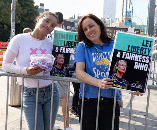 Protest Scenes outside Barclay Center for Indiana Fever vs NY Liberty WNBA Protest Scenes outside Barclay Center for Indiana Fever vs NY Liberty WNBA, Pro Trans Activists and Sophie Cunningham Supporters came out for the Liberty vs Fever Game. There is a huge controversy over men playing in women s sports. Sophie Cunningham of the Fever has been very vocal about the topic. , Barclay Center, NY. 22 Aug 2026 Pictured: Protestors Outside Fever vs Liberty Game at Barclay Center.  Copyright: xThexMegaxAgencyxMayerx xMEGAx