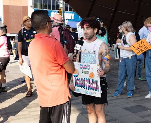 Protest Scenes outside Barclay Center for Indiana Fever vs NY Liberty WNBA Protest Scenes outside Barclay Center for Indiana Fever vs NY Liberty WNBA, Pro Trans Activists and Sophie Cunningham Supporters came out for the Liberty vs Fever Game. There is a huge controversy over men playing in women s sports. Sophie Cunningham of the Fever has been very vocal about the topic. , Barclay Center, NY. 22 Aug 2026 Pictured: Protestors Outside Fever vs Liberty Game at Barclay Center.  Copyright: xThexMegaxAgencyxMayerx xMEGAx