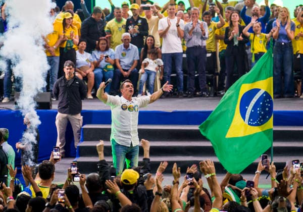 (260822) -- RIO DE JANEIRO, Aug. 22, 2026 -- Brazilian Senator Flavio Bolsonaro (front C), presidential candidate of Brazil s Liberal Party, attends a campaign rally in Rio de Janeiro, Brazil, Aug. 22, 2026. (Photo by Xinhua) BRAZIL-RIO DE JANEIRO-PRESIDENTIAL ELECTION-CAMPAIGN RALLY DanielxRamalho 