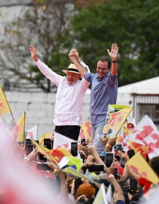 (260822) -- RIO DE JANEIRO, Aug. 22, 2026 -- Brazilian President Luiz Inacio Lula da Silva (L), presidential candidate of Brazil s ruling Workers Party, and Eduardo Paes, former Mayor of Rio de Janeiro, attend a campaign rally in Rio de Janeiro, Brazil, Aug. 22, 2026. ) BRAZIL-RIO DE JANEIRO-PRESIDENTIAL ELECTION-CAMPAIGN RALLY JinxHaoyuan 