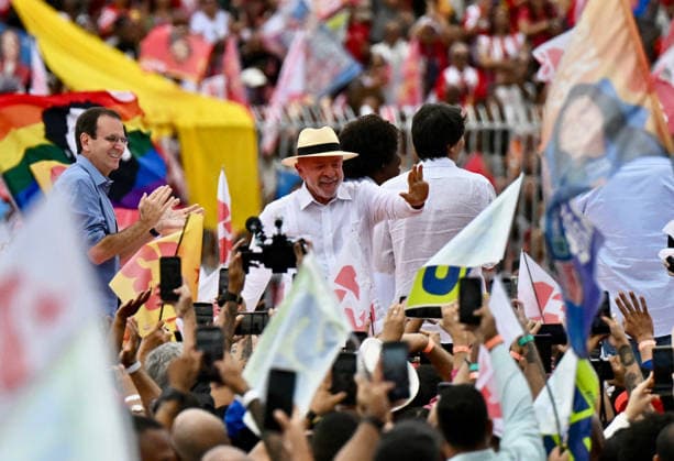 (260822) -- RIO DE JANEIRO, Aug. 22, 2026 -- Brazilian President Luiz Inacio Lula da Silva (wearing a hat), presidential candidate of Brazil s ruling Workers Party, attends a campaign rally in Rio de Janeiro, Brazil, Aug. 22, 2026. ) BRAZIL-RIO DE JANEIRO-PRESIDENTIAL ELECTION-CAMPAIGN RALLY JinxHaoyuan 