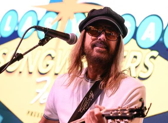 EXCLUSIVE: Las Vegas Songwriters Festival 2026 - Day 3 EXCLUSIVE: Marti Frederiksen and Matt McGinn perform during the Las Vegas Songwriters Festival 2026 - Day 3 at Mandalay Bay Resort & Casino. 22 Aug 2026 Pictured: Marti Frederiksen.  Copyright: xThexMegaxAgencyxMBS MEGAx