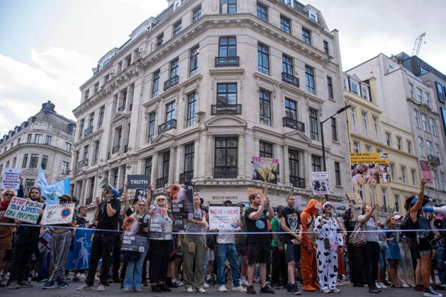 August 22, 2026, London, United Kingdom: Activists hold placards and chant slogans nearby the Canada Goose store during the demonstration. Animal rights activists gathered in central London, UK to march on the 10th National Animal Rights March (NARM). During the march the protesters raise awareness to treat the animals fairly and not being used as a property or resources. London United Kingdom  - ZUMAs197 20260822_aaa_s197_353 Copyright: xKrisztianxElekx