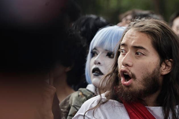 August 22, 2026, Mexico City, Cdmx, Mexico: For the first time, the Aura Farming battle, a viral phenomenon sweeping across Mexico, took place at the Monument to the Revolution. Organized by YouTuber Islas Vlogs, the event drew dozens of young people of various ages who gathered to watch and celebrate showdowns featuring poses, costumes, and eccentric dance moves. This new youth trend, born from the intersection of the internet and video games, involves physical actions and movements designed to project style, confidence, and charisma; these acts earn participants symbolic points that boost their Aura level. The term farming (or farmeo in Spanish) derives from the English word for harvesting crops, while Aura ,a concept with mult - ZUMAp204 20260822_zip_p204_001 Copyright: xJosuexPerezx