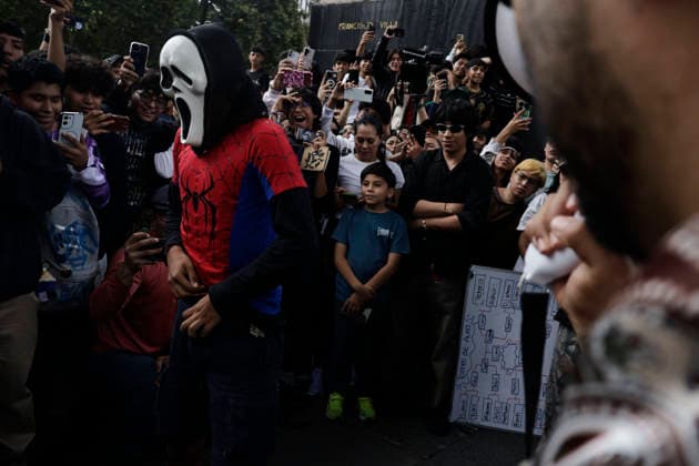 August 22, 2026, Mexico City, Cdmx, Mexico: For the first time, the Aura Farming battle, a viral phenomenon sweeping across Mexico, took place at the Monument to the Revolution. Organized by YouTuber Islas Vlogs, the event drew dozens of young people of various ages who gathered to watch and celebrate showdowns featuring poses, costumes, and eccentric dance moves. This new youth trend, born from the intersection of the internet and video games, involves physical actions and movements designed to project style, confidence, and charisma; these acts earn participants symbolic points that boost their Aura level. The term farming (or farmeo in Spanish) derives from the English word for harvesting crops, while Aura ,a concept with mult - ZUMAp204 20260822_zip_p204_035 Copyright: xJosuexPerezx