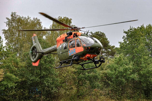 Abschlussübung Medizinische Task Force (MTF) Exercise 2026 (MTFEx2026) in Celle SAR 87 landet nach dem Suchauftrag auf dem Sportplatz. Celle-Scheuen Niedersächsisches Landesamt fü Niedersachsen, Landkreis Celle Germany *** Final Exercise of the Medical Task Force (MTF) Exercise 2026 (MTFEx2026) in Celle: SAR 87 lands on the Celle Scheuen sports field after completing its search mission. Lower Saxony State Office, Celle District, Germany