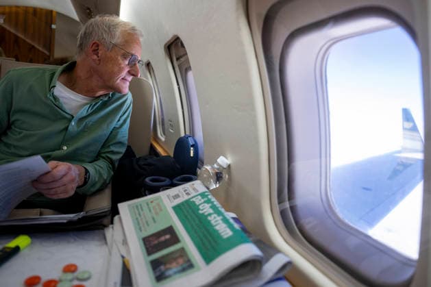 Store pa vei til Ukraina Rzeszow , Polen 20260822. Statsminister Jonas Gahr Store ombord i et innleid jetfly pa vei i Rzeszow i Polen for videre reise med nattoget til Kyiv i Ukraina. Foto: Javad Parsa NTB Rzeszow Polen T1xw_E3uTQ4 EDITORIAL USE ONLY Ref:_BNC_POLT1xw_E3uTQ4.jpg *** Store on his way to Ukraine via Rzeszów, Poland 20260822 Prime Minister Jonas Gahr Store aboard a chartered jet in Rzeszow, Poland, en route to Kyiv, Ukraine, via the overnight train. Photo by Javad Parsa, NTB, Rzeszow, Poland, T1xw E3uTQ4, EDITORIAL USE ONLY Ref BNC POLT1xw E3uTQ4 jpg  Copyright: xJavadxParsax xNTBx
