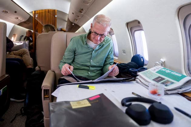 Store pa vei til Ukraina Rzeszow , Polen 20260822. Statsminister Jonas Gahr Store ombord i et innleid jetfly pa vei i Rzeszow i Polen for videre reise med nattoget til Kyiv i Ukraina. Foto: Javad Parsa NTB Rzeszow Polen KQL-qwYwkFk EDITORIAL USE ONLY Ref:_BNC_POLKQL-qwYwkFk.jpg *** Store on his way to Ukraine via Rzeszów, Poland 20260822 Prime Minister Jonas Gahr Store aboard a chartered jet in Rzeszow, Poland, en route to Kyiv, Ukraine, via the night train. Photo by Javad Parsa, NTB, Rzeszow, Poland. KQL qwYwkFk EDITORIAL USE ONLY Ref BNC POLKQL qwYwkFk jpg  Copyright: xJavadxParsax xNTBx