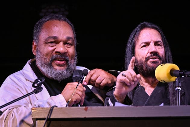 Francis Lalanne and Dieudonne Campaign Rally for 2027 - Paris Singer Francis Lalanne, along with Dieudonné , holds his first major campaign rally for the 2027 French presidential election at the Théâtre Galabru in Paris, France on August 22, 2026, marking the official launch of his campaign backed by the France Libre citizens movement and continuing to enjoy the support of polemicist Dieudonné. Photo by Lionel Urman ABACAPRESS.COM  Copyright: xUrmanxLionel ABACAx