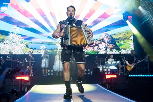 22.08.2026, Kitzbühel, Tennis Stadion, Kitzbühel Musikfestival,, Andreas Gabalier Kitzbühel Tennis Stadion Tirol Austria *** August 22, 2026, Kitzbühel, Tennis Stadium, Kitzbühel Music Festival, Andreas Gabalier, Kitzbühel Tennis Stadium, Tyrol, Austria Copyright: xJustPictures.ch AlexanderxRaemyx jp-de-AlRa-DSC01695