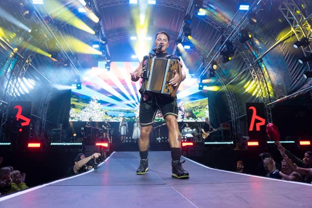 22.08.2026, Kitzbühel, Tennis Stadion, Kitzbühel Musikfestival,, Andreas Gabalier Kitzbühel Tennis Stadion Tirol Austria *** August 22, 2026, Kitzbühel, Tennis Stadium, Kitzbühel Music Festival, Andreas Gabalier, Kitzbühel Tennis Stadium, Tyrol, Austria Copyright: xJustPictures.ch AlexanderxRaemyx jp-de-AlRa-DSC01700