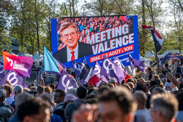 NEWS : AMFIS - La France Insoumise - Chateauneuf-sur-Isere - 23 08 2026 Les militants attendent avec impatience et ferveur le discours de leur candidat Jean-Luc MÃ lenchon en ce dernier jour des AMFIS 2026, universitÃ d Ã tÃ de la France Insoumise, Ã ChÃ¢teauneuf-sur-Isere le 23 08 2026. Photo Sandrine Thesillat PsNewZ  Copyright: xSandrinexThesillatx