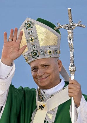News Bilder des Tages #2 Pope Leo XIV’s Visit To The City of Rimini - Italy Pope Leo XIV presides over Holy Mass in Rimini, Central Italy, on August 22, 2026. Pope Leo XIV celebrated Mass at the port of Rimini, concluding a one-day pastoral visit that began in the Republic of San Marino and included an encounter with the participants in the ‘Meeting for Friendship Among Peoples’ in Rimini. Photo by (EV) Simone Risoluti Vatican Media ABACAPRESS.COM Rimini Italy  Copyright: xABACAx
