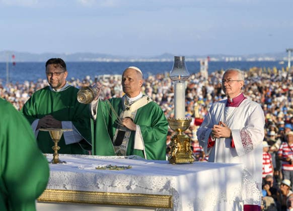 Pope Leo XIV’s Visit To The City of Rimini - Italy Pope Leo XIV presides over Holy Mass in Rimini, Central Italy, on August 22, 2026. Pope Leo XIV celebrated Mass at the port of Rimini, concluding a one-day pastoral visit that began in the Republic of San Marino and included an encounter with the participants in the ‘Meeting for Friendship Among Peoples’ in Rimini. Photo by (EV) Simone Risoluti Vatican Media ABACAPRESS.COM Rimini Italy  Copyright: xABACAx
