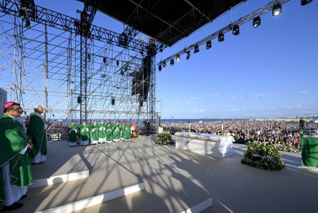 Pope Leo XIV’s Visit To The City of Rimini - Italy Pope Leo XIV presides over Holy Mass in Rimini, Central Italy, on August 22, 2026. Pope Leo XIV celebrated Mass at the port of Rimini, concluding a one-day pastoral visit that began in the Republic of San Marino and included an encounter with the participants in the ‘Meeting for Friendship Among Peoples’ in Rimini. Photo by (EV) Simone Risoluti Vatican Media ABACAPRESS.COM Rimini Italy  Copyright: xABACAx