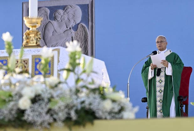 Pope Leo XIV’s Visit To The City of Rimini - Italy Pope Leo XIV presides over Holy Mass in Rimini, Central Italy, on August 22, 2026. Pope Leo XIV celebrated Mass at the port of Rimini, concluding a one-day pastoral visit that began in the Republic of San Marino and included an encounter with the participants in the ‘Meeting for Friendship Among Peoples’ in Rimini. Photo by (EV) Simone Risoluti Vatican Media ABACAPRESS.COM Rimini Italy  Copyright: xABACAx