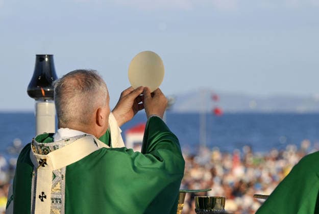 Pope Leo XIV’s Visit To The City of Rimini - Italy Pope Leo XIV presides over Holy Mass in Rimini, Central Italy, on August 22, 2026. Pope Leo XIV celebrated Mass at the port of Rimini, concluding a one-day pastoral visit that began in the Republic of San Marino and included an encounter with the participants in the ‘Meeting for Friendship Among Peoples’ in Rimini. Photo by (EV) Simone Risoluti Vatican Media ABACAPRESS.COM Rimini Italy  Copyright: xABACAx