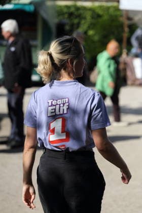 Ines Schwerdtner (Parteivorsitzende) mit T-Shirt Team Elif beim Die Linke Sommerfest im Lustgarten in Potsdam, 22. August 2026. Sommerfest Die Linke Potsdam *** Ines Schwerdtner, party chairwoman, wearing a Team Elif T-shirt at Die Linke s summer festival in the Lustgarten in Potsdam, August 22, 2026. Die Linke Potsdam Summer Festival