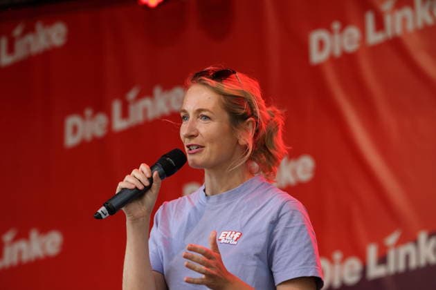 Ines Schwerdtner (Parteivorsitzende) spricht beim Die Linke Sommerfest im Lustgarten in Potsdam, 22. August 2026. Sommerfest Die Linke Potsdam *** Ines Schwerdtner, party chairwoman, speaks at The Left’s summer festival at the Lustgarten in Potsdam, August 22, 2026. The Left’s Summer Festival in Potsdam