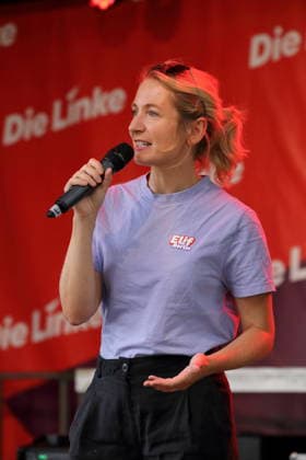 Ines Schwerdtner (Parteivorsitzende) spricht beim Die Linke Sommerfest im Lustgarten in Potsdam, 22. August 2026. Sommerfest Die Linke Potsdam *** Ines Schwerdtner, party chairwoman, speaks at The Left’s summer festival at the Lustgarten in Potsdam, August 22, 2026. The Left’s Summer Festival in Potsdam