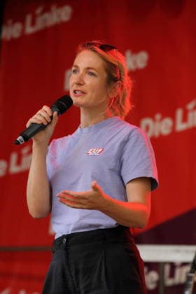 Ines Schwerdtner (Parteivorsitzende) spricht beim Die Linke Sommerfest im Lustgarten in Potsdam, 22. August 2026. Sommerfest Die Linke Potsdam *** Ines Schwerdtner, party chairwoman, speaks at The Left’s summer festival at the Lustgarten in Potsdam, August 22, 2026. The Left’s Summer Festival in Potsdam