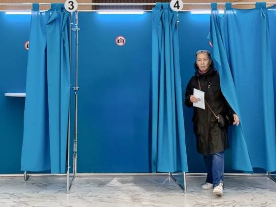 Kazakhstan holds first election for unicameral Kurultay ASTANA, KAZAKHSTAN - AUGUST 22: A Kazakh voter is seen casting a ballot in the election to elect the new members of the 145-member unicameral Kurultay, which will replace the country s bicameral parliament consisting of the Mazhilis and Senate, in Astana, Kazakhstan, on August 22, 2026. Meiramgul Kussainova Anadolu Astana Kazakhstan. Editorial use only. Please get in touch for any other usage.  Copyright: x2026xAnadoluxMeiramgulxKussainovax