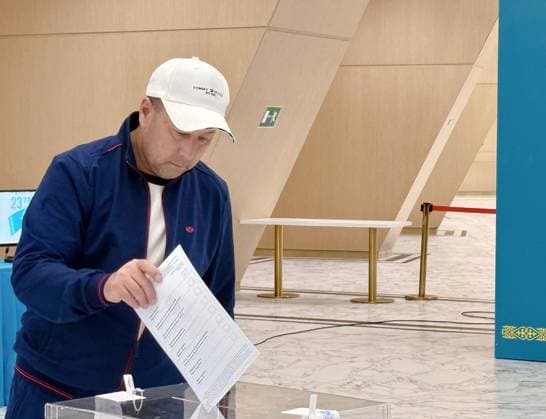 Kazakhstan holds first election for unicameral Kurultay ASTANA, KAZAKHSTAN - AUGUST 22: A Kazakh voter is seen casting a ballot in the election to elect the new members of the 145-member unicameral Kurultay, which will replace the country s bicameral parliament consisting of the Mazhilis and Senate, in Astana, Kazakhstan, on August 22, 2026. Meiramgul Kussainova Anadolu Astana Kazakhstan. Editorial use only. Please get in touch for any other usage.  Copyright: x2026xAnadoluxMeiramgulxKussainovax
