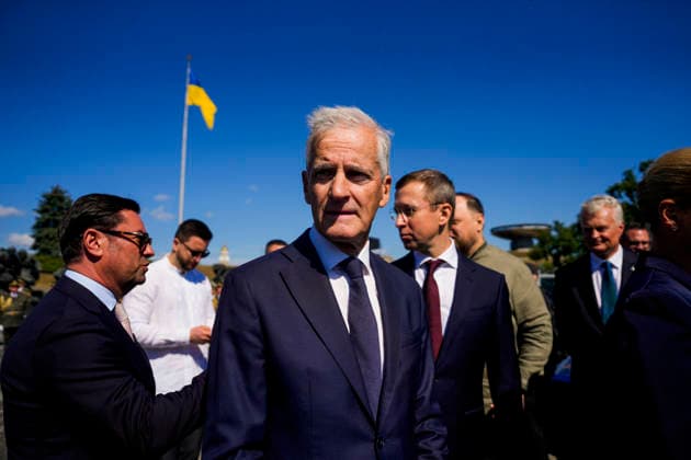 Statsminister i Kyiv Kyiv, Ukraina 20260823. Statsminister Jonas Gahr Store deltar pa markering av Ukrainas nasjonale flaggdag. Statsministeren er i Kyiv for a delta pa et toppmote med Ukraina og de nordisk-baltiske landene, markere Ukrainas nasjonale flaggdag og moter med ukrainske myndigheter. Foto: Javad Parsa NTB Kyiv Ukraina OGYgPgs_00I EDITORIAL USE ONLY Ref:_BNC_POLOGYgPgs_00I.jpg *** Prime Minister in Kyiv, Ukraine 20260823 Prime Minister Jonas Gahr Store participates in the celebration of Ukraine’s National Flag Day. The Prime Minister is in Kyiv to participate in a summit with Ukraine and the Nordic-Baltic countries, to mark Ukraine’s National Flag Day, and to meet with Ukrainian authorities. Photo: Javad Parsa, NTB, Kyiv  Copyright: xJavadxParsax xNTBx