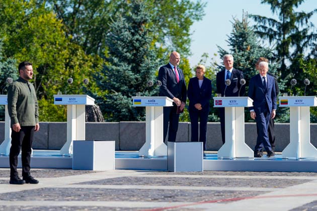 Statsminister i Kyiv Kyiv, Ukraina 20260823. Statsminister Jonas Gahr Store deltar pa markering av Ukrainas nasjonale flaggdag sammen med representanter fra de nordisk-baltiske landene og Ukrainas president Volodymyr Zelenskyj. Statsministeren er i Kyiv for a delta pa et toppmote med Ukraina og de nordisk-baltiske landene, markere Ukrainas nasjonale flaggdag og moter med ukrainske myndigheter. Foto: Javad Parsa NTB Kyiv Ukraina AbXIgrc9d_0 EDITORIAL USE ONLY Ref:_BNC_POLAbXIgrc9d_0.jpg *** Prime Minister in Kyiv, Ukraine 20260823 Prime Minister Jonas Gahr Store participates in the celebration of Ukraine’s National Flag Day together with representatives from the Nordic-Baltic countries and Ukrainian President Volodymyr Zelenskyy. Th  Copyright: xJavadxParsax xNTBx