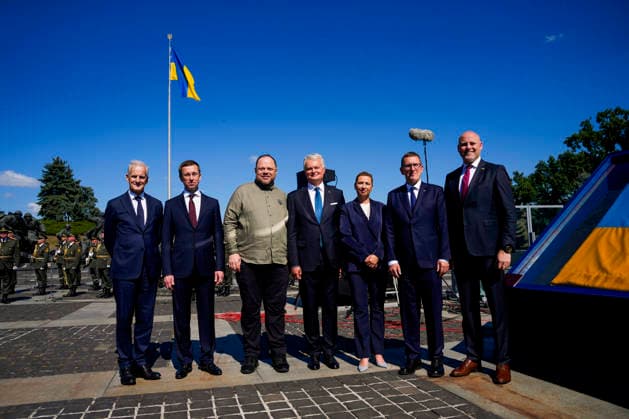 Statsminister i Kyiv Kyiv, Ukraina 20260823. Statsminister Jonas Gahr Store deltar pa markering av Ukrainas nasjonale flaggdag sammen med representanter fra de nordisk-baltiske landene. Statsministeren er i Kyiv for a delta pa et toppmote med Ukraina og de nordisk-baltiske landene, markere Ukrainas nasjonale flaggdag og moter med ukrainske myndigheter. Foto: Javad Parsa NTB Kyiv Ukraina EZBq2X2ZqJw EDITORIAL USE ONLY Ref:_BNC_POLEZBq2X2ZqJw.jpg *** Prime Minister in Kyiv, Ukraine 20260823 Prime Minister Jonas Gahr Store participates in the celebration of Ukraine’s National Flag Day together with representatives from the Nordic-Baltic countries. The Prime Minister is in Kyiv to participate in a summit with Ukraine and the Nordic-Bal  Copyright: xJavadxParsax xNTBx