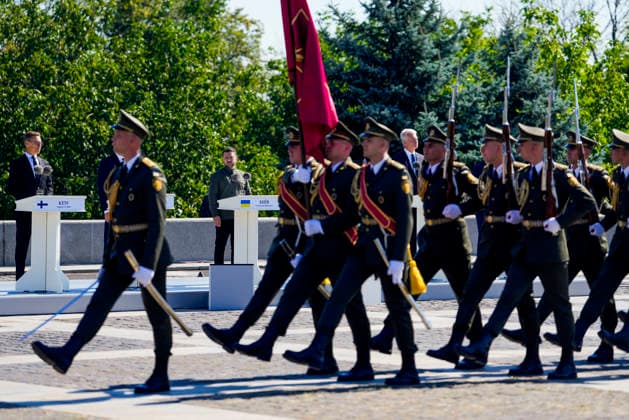 Statsminister i Kyiv Kyiv, Ukraina 20260823. Ukrainas president Volodymyr Zelenskyj deltar pa markering av Ukrainas nasjonale flaggdag sammen med representanter fra de nordisk-baltiske landene og Norges statsminister Jonas Gahr Store. Statsministeren er i Kyiv for a delta pa et toppmote med Ukraina og de nordisk-baltiske landene, markere Ukrainas nasjonale flaggdag og moter med ukrainske myndigheter. Foto: Javad Parsa NTB Kyiv Ukraina 0es50H3JZ_o EDITORIAL USE ONLY Ref:_BNC_POL0es50H3JZ_o.jpg *** Prime Minister in Kyiv, Ukraine 20260823 Ukrainian President Volodymyr Zelenskyy participates in the celebration of Ukraine’s National Flag Day alongside representatives from the Nordic-Baltic countries and Norwegian Prime Minister Jonas G  Copyright: xJavadxParsax xNTBx
