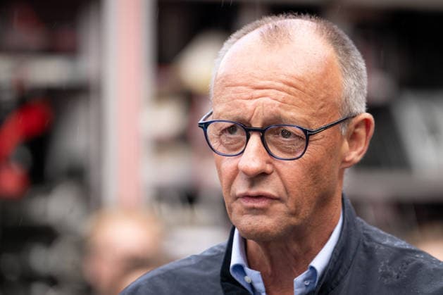 Besuch des Bundeskanzler im Waldbrandgebiet Huertgenwald Bundeskanzler Friedrich Merz im Potrait bei seinem Besuch im ehemaligen Waldbrandgebiet Huertgenwald, 22.08.2026 Huertgenwald Nordrhein-Westfalen Deutschland *** Visit by the Federal Chancellor to the Huertgenwald Forest Fire Area: A portrait of Federal Chancellor Friedrich Merz during his visit to the former Huertgenwald forest fire area, August 22, 2026, Huertgenwald, North Rhine-Westphalia, Germany