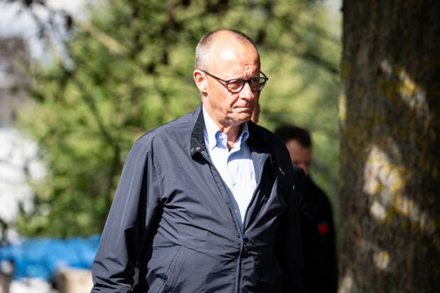 Besuch des Bundeskanzler im Waldbrandgebiet Huertgenwald Bundeskanzler Friedrich Merz im Potrait bei seinem Besuch im ehemaligen Waldbrandgebiet Huertgenwald, 22.08.2026 Huertgenwald Nordrhein-Westfalen Deutschland *** Visit by the Federal Chancellor to the Huertgenwald Forest Fire Area: A portrait of Federal Chancellor Friedrich Merz during his visit to the former Huertgenwald forest fire area, August 22, 2026, Huertgenwald, North Rhine-Westphalia, Germany
