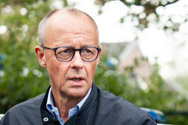 Besuch des Bundeskanzler im Waldbrandgebiet Huertgenwald Bundeskanzler Friedrich Merz im Potrait mit nachdenklicher Mimik bei seinem Besuch im ehemaligen Waldbrandgebiet Huertgenwald, 22.08.2026 Huertgenwald Nordrhein-Westfalen Deutschland *** Visit by the Federal Chancellor to the Huertgenwald Forest Fire Area: A portrait of Federal Chancellor Friedrich Merz with a pensive expression during his visit to the former Huertgenwald forest fire area, August 22, 2026, Huertgenwald, North Rhine-Westphalia, Germany