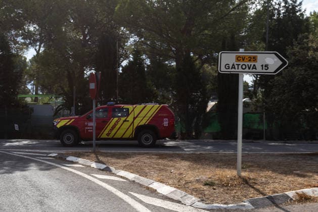 Fire in Segorbe, Castellón, Stabilized A fire truck at the entrance to the road to La Gatova, August 23, 2026, in Castellón, Valencian Community, Spain. The fire in Segorbe, Castellón, has been stabilized and is under control, as reported this Sunday morning, the 23rd, by the Castellón Provincial Firefighters Consortium. Consequently, the Military Emergency Unit (UME) has begun to withdraw its personnel from the area, after helping to contain the fire, which, according to figures released last Saturday, has affected more than 630 hectares. AUGUST 23, 2026 Segorbe, Castellón, Valencian Community Segorbe, Castellón, Valencian Community, Spain  Copyright: xJavierxEscrichex 7727971