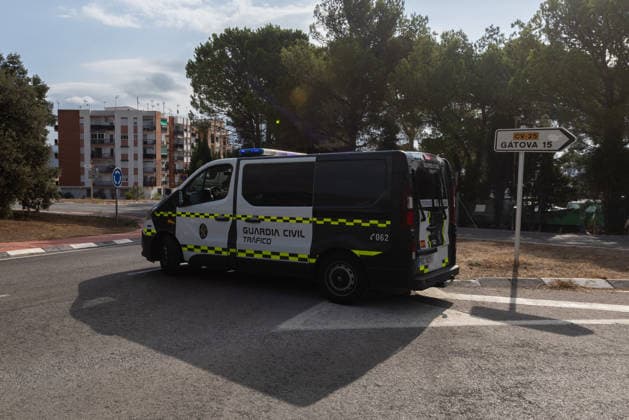 Fire in Segorbe, Castellón, Brought Under Control A Civil Guard van at the entrance to the road to La Gatova, August 23, 2026, in Castellón, Valencian Community, Spain. The fire in Segorbe, Castellón, has been brought under control and is now within manageable levels, as reported this Sunday morning, August 23, by the Castellón Provincial Firefighters Consortium. Consequently, the Military Emergency Unit (UME) has begun to withdraw its personnel from the area, after helping to contain the fire, which, according to figures released last Saturday, has affected more than 630 hectares. AUGUST 23, 2026 Segorbe, Castellón, Valencian Community Segorbe, Castellón, Valencian Community, Spain  Copyright: xJavierxEscrichex 7727972