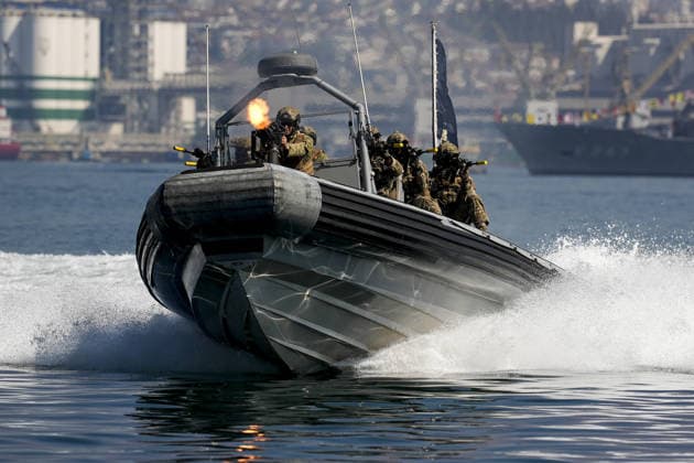 TEKNOFEST Blue Homeland KOCAELI, TURKIYE - AUGUST 23: Underwater Assault (SAT) and Underwater Defense (SAS) commandos affiliated with the Naval Forces Command execute demonstrations during the TEKNOFEST Blue Homeland festival in Kocaeli, Turkiye, on August 23, 2026. Organized under the main leadership of the Turkish Ministry of National Defense and the Turkish Technology Team Foundation (T3 Foundation), with Anadolu as the Global Communication Partner, the specialized event featured coordinated flybys by crewed military helicopters alongside Turkish-made Bayraktar TB2, Bayraktar TB3, and Bayraktar AKINCI unmanned aerial vehicles, highlighting the nation s naval aviation and defense capabilities. Arife Karakum Anadolu Istanbul Turkey. Edit  Copyright: x2026xAnadoluxArifexKarakumx