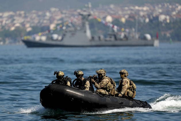 TEKNOFEST Blue Homeland KOCAELI, TURKIYE - AUGUST 23: Underwater Assault (SAT) and Underwater Defense (SAS) commandos affiliated with the Naval Forces Command execute demonstrations during the TEKNOFEST Blue Homeland festival in Kocaeli, Turkiye, on August 23, 2026. Organized under the main leadership of the Turkish Ministry of National Defense and the Turkish Technology Team Foundation (T3 Foundation), with Anadolu as the Global Communication Partner, the specialized event featured coordinated flybys by crewed military helicopters alongside Turkish-made Bayraktar TB2, Bayraktar TB3, and Bayraktar AKINCI unmanned aerial vehicles, highlighting the nation s naval aviation and defense capabilities. Arife Karakum Anadolu Istanbul Turkey. Edit  Copyright: x2026xAnadoluxArifexKarakumx