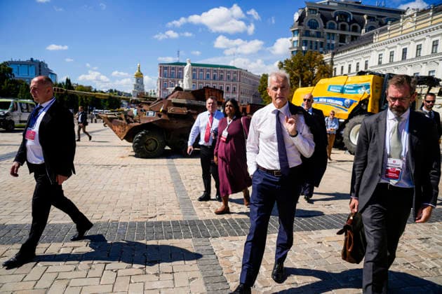 Statsminister i Kyiv Kyiv, Ukraina 20260823. Statsminister Jonas Gahr Store utenfor St. Michael s katedral. Statsministeren er i Kyiv for a delta pa et toppmote med Ukraina og de nordisk-baltiske landene, markere Ukrainas nasjonale flaggdag og moter med ukrainske myndigheter. Foto: Javad Parsa NTB Kyiv Ukraina dzMSp2H1FRo EDITORIAL USE ONLY Ref:_BNC_POLdzMSp2H1FRo.jpg *** Prime Minister in Kyiv, Ukraine, August 23, 2026. Prime Minister Jonas Gahr Store outside St. Michael’s Cathedral. The Prime Minister is in Kyiv to participate in a summit with Ukraine and the Nordic-Baltic countries, to celebrate Ukraine’s National Flag Day, and to meet with Ukrainian authorities. Photo by Javad Parsa, NTB, Kyiv, Ukraine, dzMSp2H1FRo. EDITORIAL US  Copyright: xJavadxParsax xNTBx