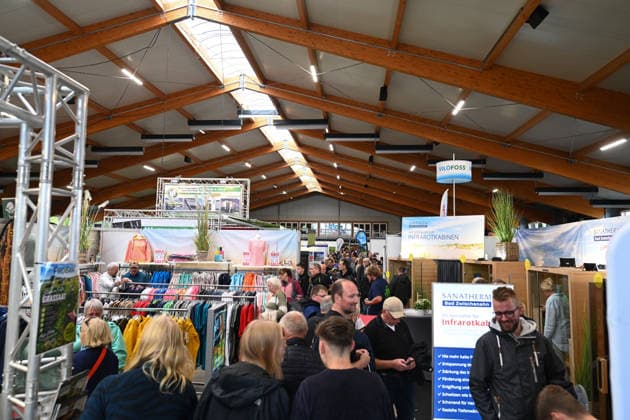 LandTageNord 2026 Die LandtageNord in Oldenburg gelten als größte Landwirtschaftsmesse Norddeutschlands und sind derzeit der zentrale Treffpunkt der Agrarbranche. Bereits an den ersten Öffnungstagen strömten zahlreiche Besucher auf das Messegelände. Landwirte, Aussteller, Fachpublikum und Interessierte informieren sich über moderne Landtechnik, aktuelle Entwicklungen und Trends rund um Landwirtschaft und Agrarwirtschaft. Auch heute und morgen öffnet die Messe noch ihre Tore und macht Oldenburg zum Dreh- und Angelpunkt der norddeutschen Landwirtschaft. Oldenburg Niedersachsen Deutschland *** LandTageNord 2026 The LandtageNord in Oldenburg is considered the largest agricultural trade show in northern Germany and is currently the centr Copyright: xdiebildwerftx