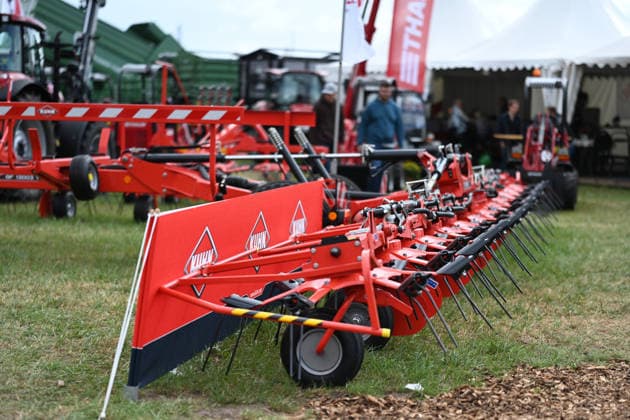 LandTageNord 2026 Die LandtageNord in Oldenburg gelten als größte Landwirtschaftsmesse Norddeutschlands und sind derzeit der zentrale Treffpunkt der Agrarbranche. Bereits an den ersten Öffnungstagen strömten zahlreiche Besucher auf das Messegelände. Landwirte, Aussteller, Fachpublikum und Interessierte informieren sich über moderne Landtechnik, aktuelle Entwicklungen und Trends rund um Landwirtschaft und Agrarwirtschaft. Auch heute und morgen öffnet die Messe noch ihre Tore und macht Oldenburg zum Dreh- und Angelpunkt der norddeutschen Landwirtschaft. Oldenburg Niedersachsen Deutschland *** LandTageNord 2026 The LandtageNord in Oldenburg is considered the largest agricultural trade show in northern Germany and is currently the centr Copyright: xdiebildwerftx