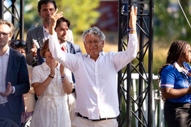 NEWS : Jean Luc Melenchon - AMFIS - La France Insoumise - Chateauneuf-sur-Isere - 23 08 2026 Eric Coquerel parmi la garde rapprochÃ e de Jean-Luc MÃ lenchon sur la tribune des AMFIS 2026, universitÃ d Ã tÃ de la France Insoumise, Ã ChÃ¢teauneuf-sur-Isere le 23 08 2026. Photo Sandrine Thesillat PsNewZ  Copyright: xSandrinexThesillatx