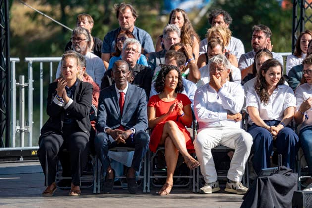 NEWS : Jean Luc Melenchon - AMFIS - La France Insoumise - Chateauneuf-sur-Isere - 23 08 2026 Mathilde Panot, Bally Bagayoko, Manon Aubry, Eric Coquerel parmi la garde rapprochÃ e de Jean-Luc MÃ lenchon sur la tribune des AMFIS 2026, universitÃ d Ã tÃ de la France Insoumise, Ã ChÃ¢teauneuf-sur-Isere le 23 08 2026. Photo Sandrine Thesillat PsNewZ  Copyright: xSandrinexThesillatx