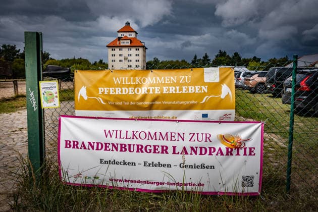 Brandenburg, Landkreis Barnim, Gemeinde Panketal mit Ortsteil Hobrechtsfelde; Gut Hobrechtsfelde mit ehemals Speicher, heute Kulturzentrum - 23.08.2026 Brandenburg *** Brandenburg, Barnim District, Municipality of Panketal, including the neighborhood of Hobrechtsfelde; Hobrechtsfelde Estate, formerly a granary, now a cultural center; 23 08 2026 Brandenburg