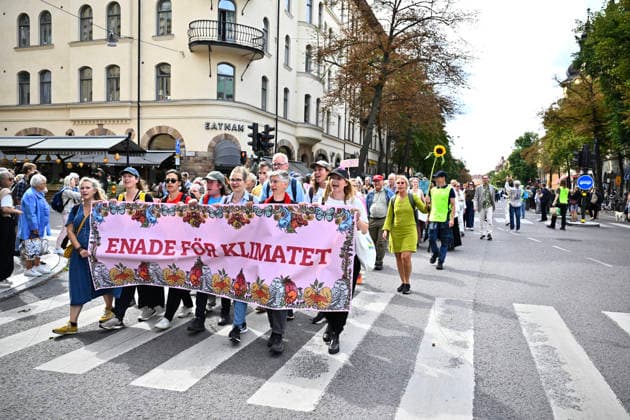 STOCKHOLM, SVERIGE 20260823 Demonstranter tagar fran Vasaparken när Naturskyddsföreningen tillsammans med Rebellmammorna, Rebellpapporna och Researchers Desk anordnad en stor klimatdemonstration i Stockholm under söndagen. STOCKHOLM SVERIGE x10430x *** STOCKHOLM, SWEDEN 20260823 Protesters gather in Vasaparken as the Swedish Society for Nature Conservation, together with the Rebel Moms, Rebellpapporna, and Researchers Desk organized a large climate demonstration in Stockholm on Sunday. STOCKHOLM, SWEDEN x10430x  Copyright: xChristinexOlsson TTx KLIMATDEMONSTRATION STOCKHOLM laguVkXanbU