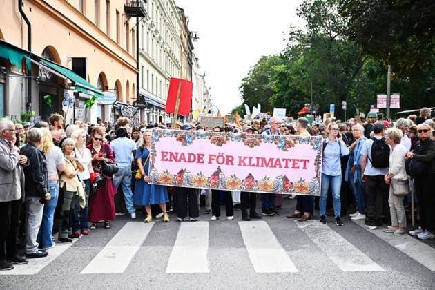 STOCKHOLM, SVERIGE 20260823 Demonstranter tagar fran Vasaparken när Naturskyddsföreningen tillsammans med Rebellmammorna, Rebellpapporna och Researchers Desk anordnad en stor klimatdemonstration i Stockholm under söndagen. STOCKHOLM SVERIGE x10430x *** STOCKHOLM, SWEDEN 20260823 Protesters gather in Vasaparken as the Swedish Society for Nature Conservation, together with the Rebel Moms, Rebellpapporna, and Researchers Desk organized a large climate demonstration in Stockholm on Sunday. STOCKHOLM, SWEDEN x10430x  Copyright: xChristinexOlsson TTx KLIMATDEMONSTRATION STOCKHOLM oa5be3D3gnc