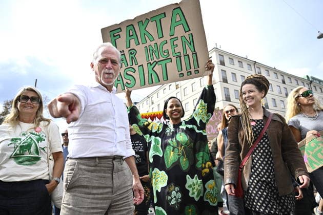 STOCKHOLM, SVERIGE 20260823 Miljöpartiets sprakrör Daniel HelldÃ n och Amanda Lind samt Janine Alm Ericson och Alice Bah Kuhnke när Naturskyddsföreningen tillsammans med Rebellmammorna, Rebellpapporna och Researchers Desk anordnar en stor klimatdemonstration i Stockholm. STOCKHOLM SVERIGE x10430x *** STOCKHOLM, SWEDEN 20260823 Green Party spokespeople Daniel Helldän and Amanda Lind, along with Janine Alm Ericson and Alice Bah Kuhnke, when the Swedish Society for Nature Conservation, together with the Rebel Moms, Rebellpapporna, and Researchers Desk, organize a large climate demonstration in Stockholm STOCKHOLM SWEDEN x10430x  Copyright: xChristinexOlsson TTx KLIMATDEMONSTRATION STOCKHOLM LKQcNDT_X-w