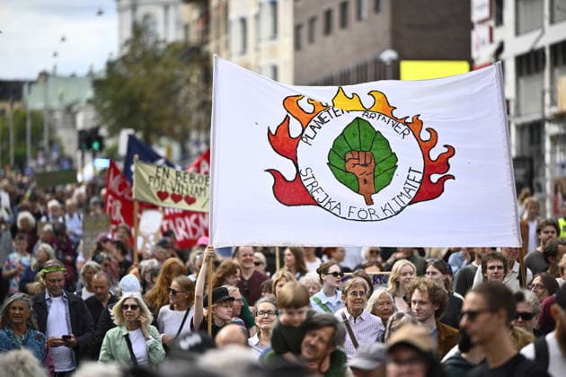 News Bilder des Tages STOCKHOLM, SVERIGE 20260823 Demonstranter da Naturskyddsföreningen tillsammans med Rebellmammorna, Rebellpapporna och Researchers Desk anordnar en stor klimatdemonstration i Stockholm. STOCKHOLM SVERIGE x10430x *** STOCKHOLM, SWEDEN 20260823 Protesters as the Swedish Society for Nature Conservation, together with the Rebel Moms, Rebel Dads, and Researchers Desk, organize a large climate protest in Stockholm STOCKHOLM SWEDEN x10430x  Copyright: xChristinexOlsson TTx KLIMATDEMONSTRATION STOCKHOLM AO52XF0O8mY